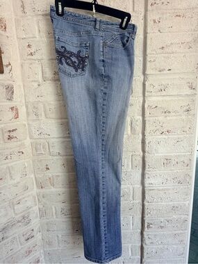 Chico’s Platinum Radiant Jeans Women’s Size 2 Embroidered Pocket Stretch Denim
